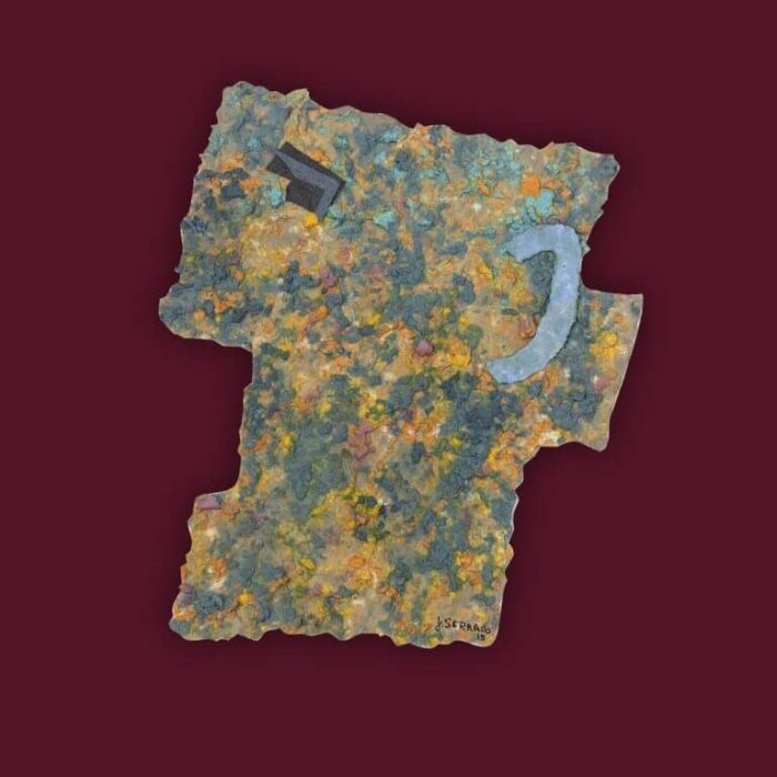 Cap de perfil amb orella blava